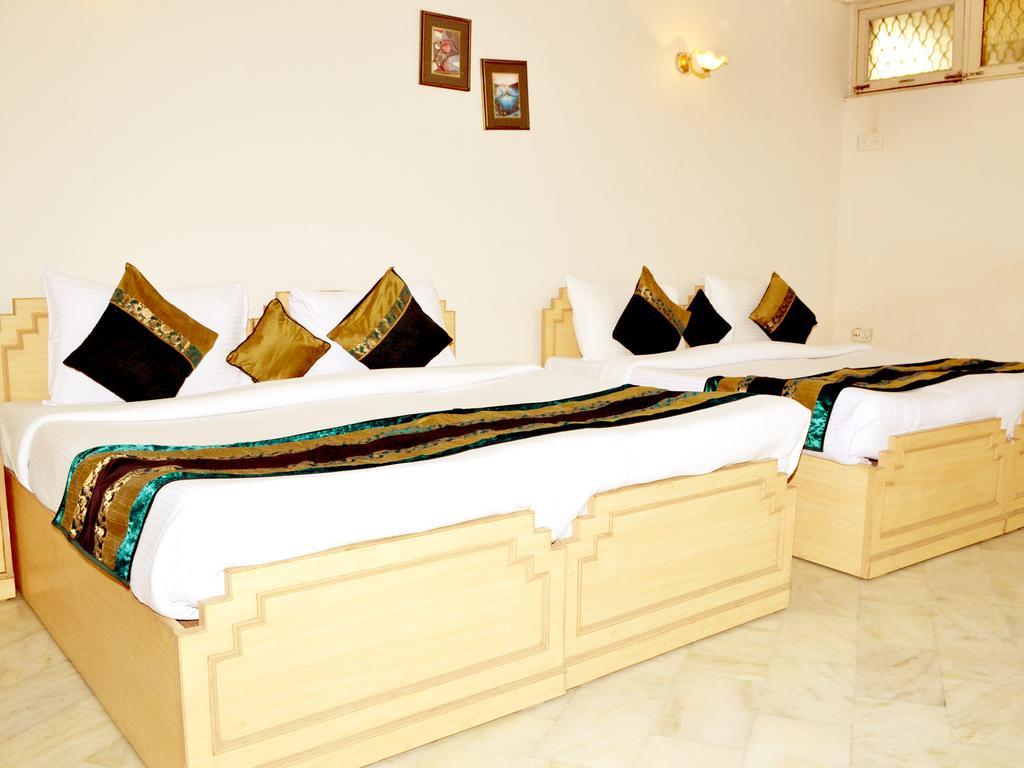 Hotel Sheela, 100M From Taj Mahal Agra  Zewnętrze zdjęcie