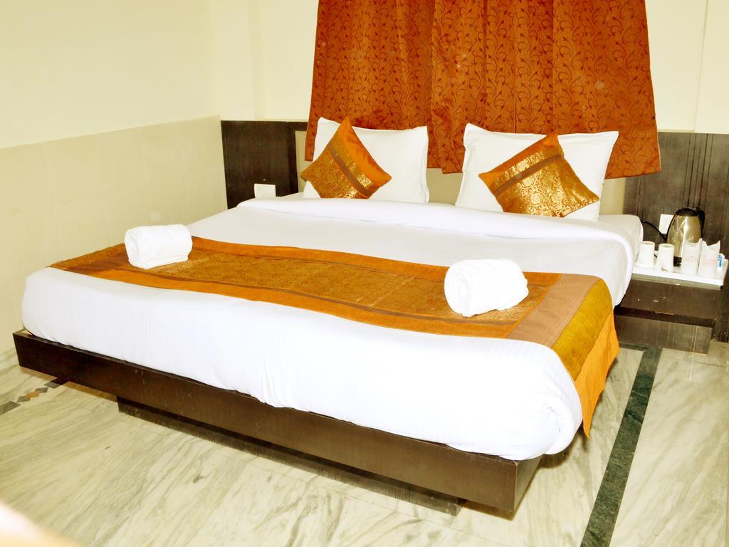 Hotel Sheela, 100M From Taj Mahal Agra  Zewnętrze zdjęcie