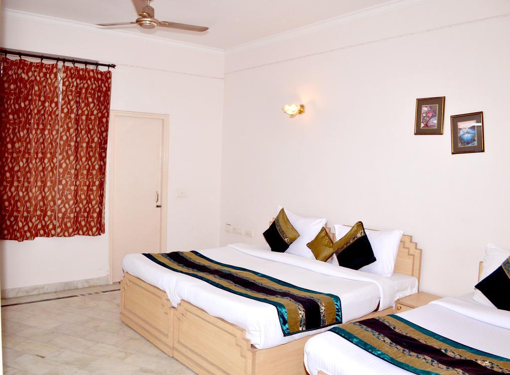Hotel Sheela, 100M From Taj Mahal Agra  Zewnętrze zdjęcie