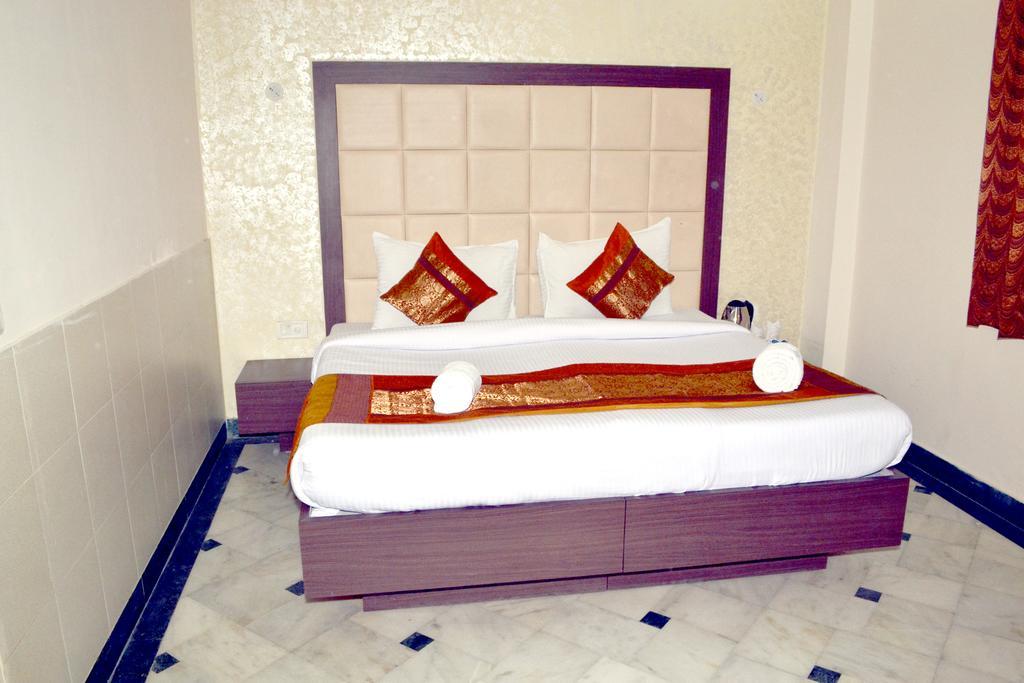 Hotel Sheela, 100M From Taj Mahal Agra  Zewnętrze zdjęcie