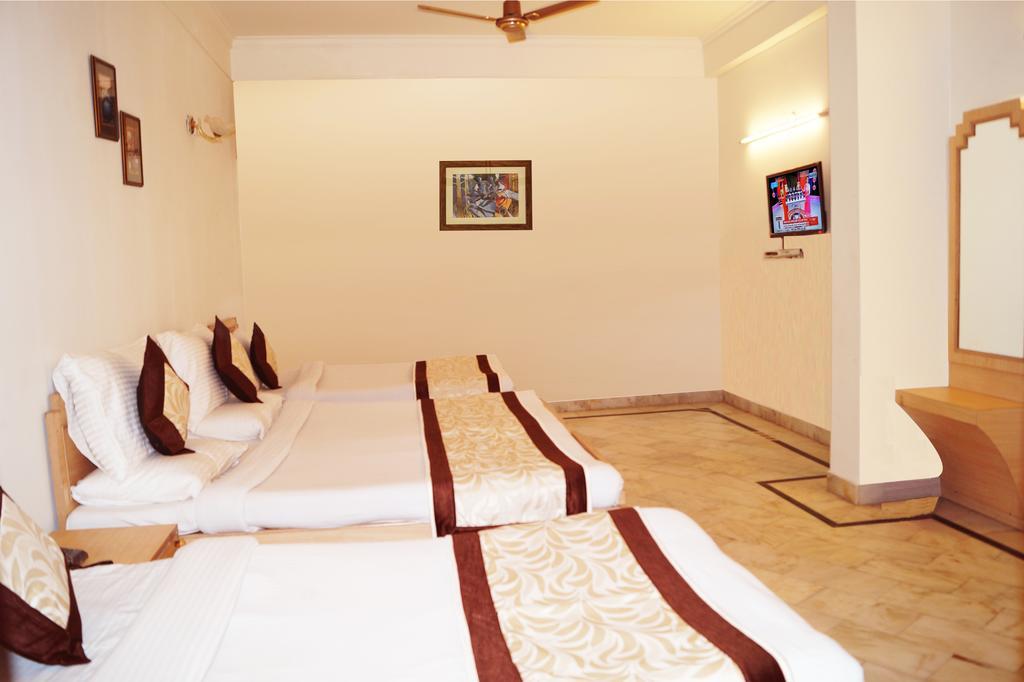 Hotel Sheela, 100M From Taj Mahal Agra  Zewnętrze zdjęcie