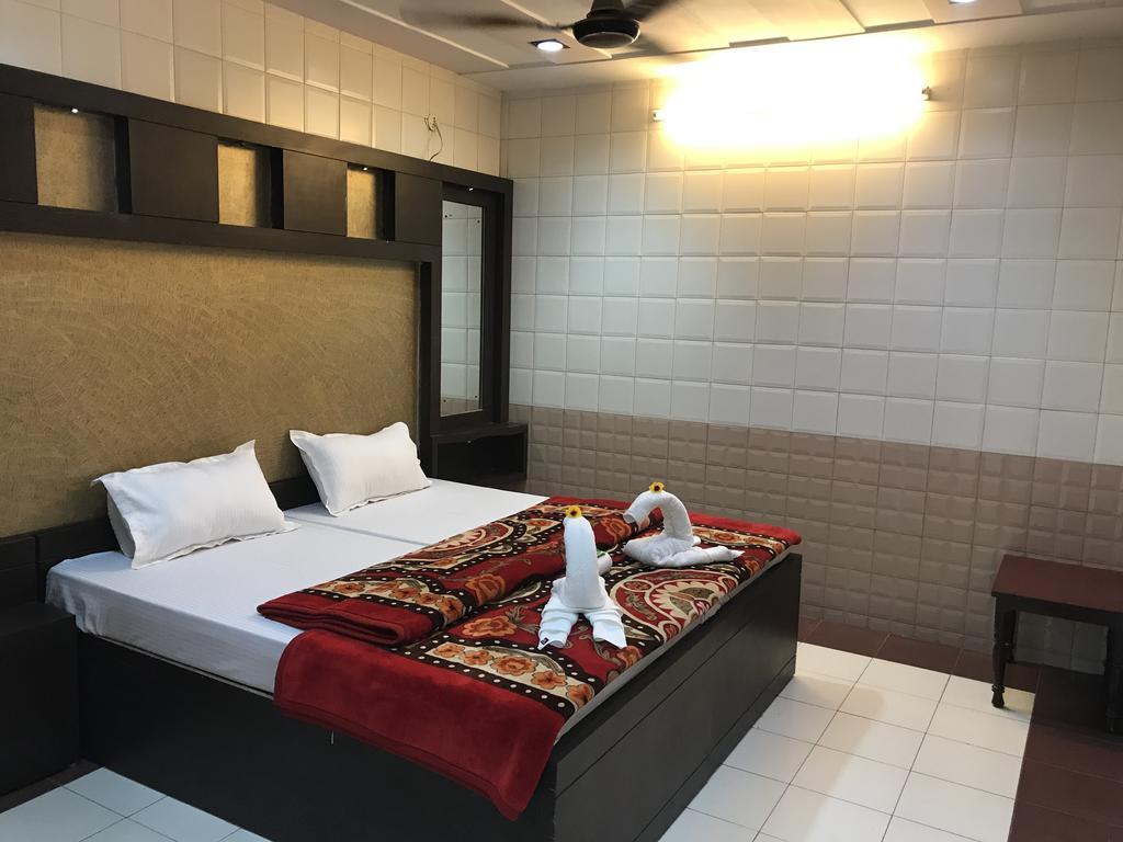 Hotel Sheela, 100M From Taj Mahal Agra  Zewnętrze zdjęcie