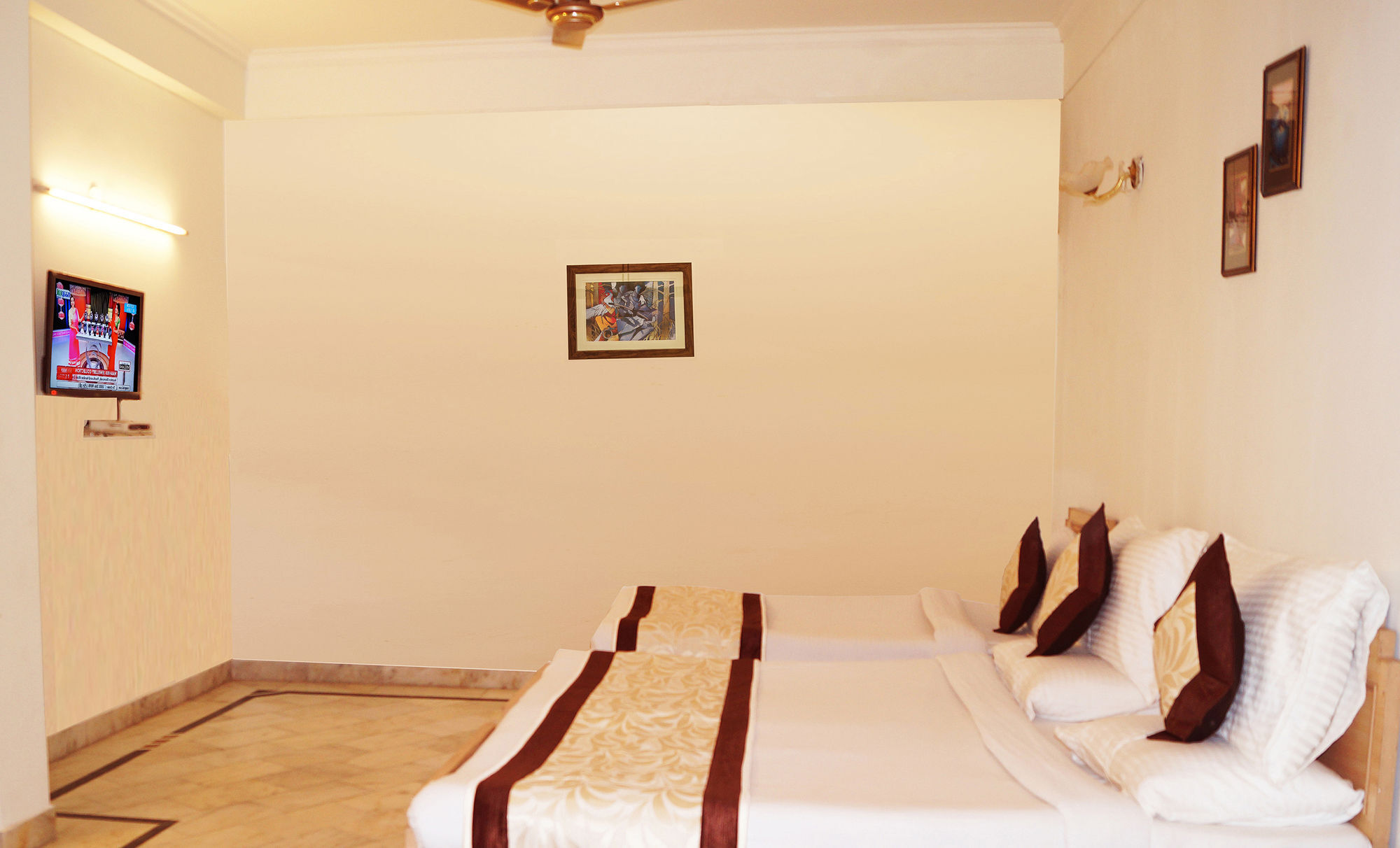 Hotel Sheela, 100M From Taj Mahal Agra  Zewnętrze zdjęcie